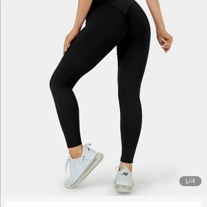 NWOT Halara butt lifting leggings